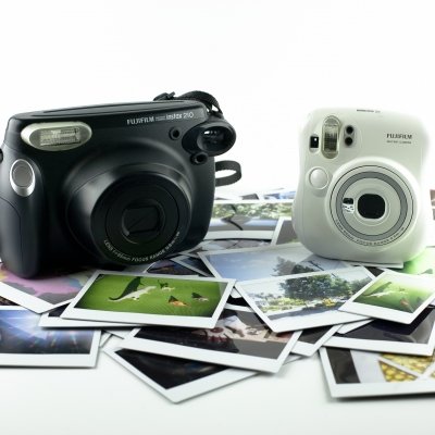 Fuji Instax 210 и the Fuji Instax Mini 25 это братья, широких и узких моментальных снимков