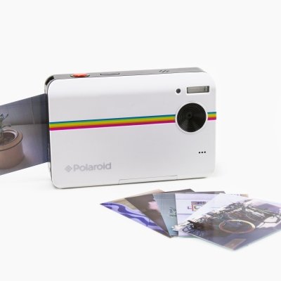 Великолепная цыфровая моментальная камера делающая красивые фотографии одним нажатием