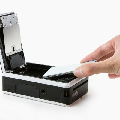 Бумага 2x3" Premium ZINK загружается легко и быстро