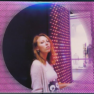 Добавляйте ваши собственные рамки и логотипы !