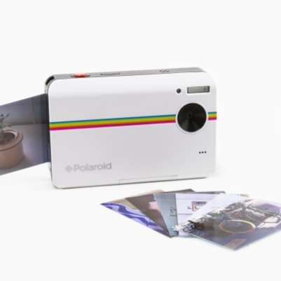 Великолепная цыфровая моментальная камера делающая красивые фотографии одним нажатием